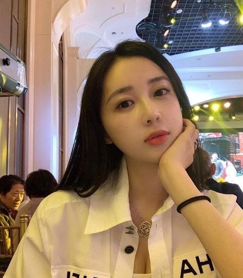 吃瓜热门空姐,揭秘娱乐圈幕后故事