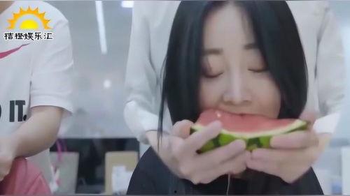 黑女吃瓜,揭秘娱乐圈幕后真相