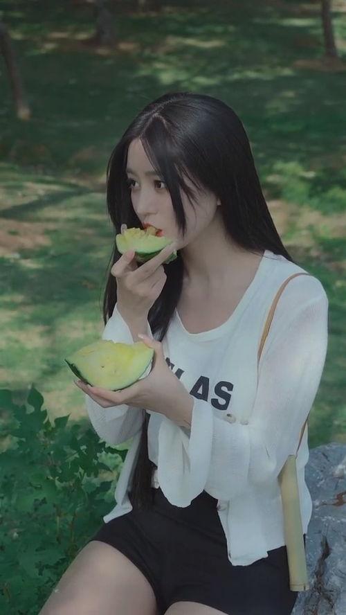 热门美女吃瓜