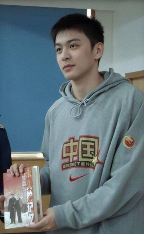 惊艳的男明星网红图片,揭秘惊艳男明星网红的神秘魅力